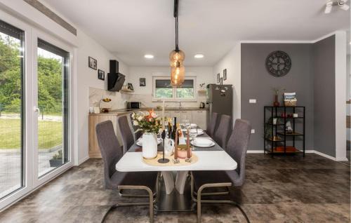 Seliste Dreznicko House | Family-Friendly 3 Bedroom Home with Hot Tub in Seliste Dreznicko