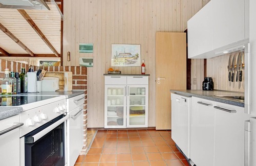 Skiveren House | Pet-Friendly 3 Bedroom Retreat with Oceanfront Views in Ålbæk