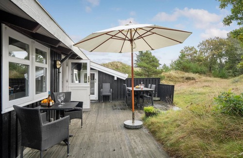 Skiveren House | Pet-Friendly 3 Bedroom Retreat with Oceanfront Views in Ålbæk