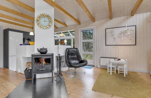Pedersker House | Spacious 4 Bedroom Retreat with Oceanfront Views in Aakirkeby