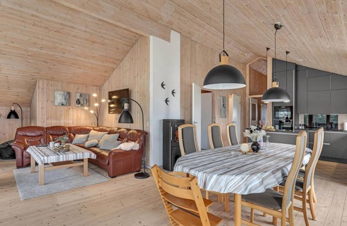 Oster Somarken House | Enjoy Oceanfront Bliss with Scenic Views and Pet Friendly Stay