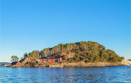 Fjell House | Inviting Home in Ågotnes with Kitchen and Ocean Views