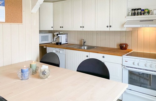 Alesund House | Relaxing Getaway at Vegsundet House by the Fjord