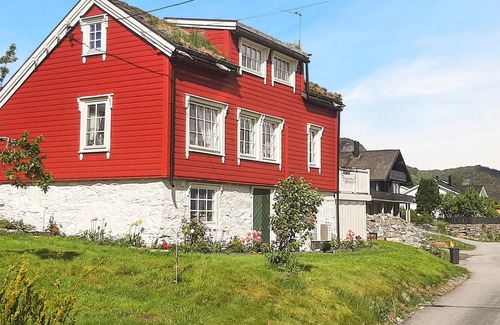 Alesund House | Relaxing Getaway at Vegsundet House by the Fjord