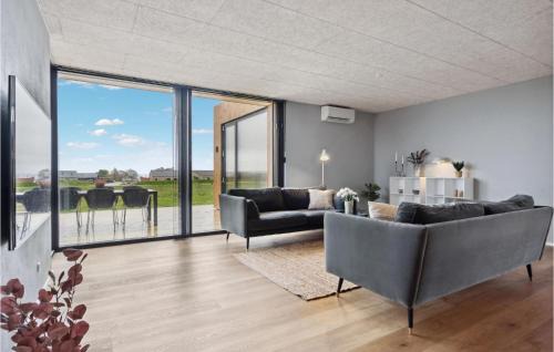 Hvidbjerg Strand House | Elegant Retreat in Børkop: Wifi, Hot Tub & Family Friendly