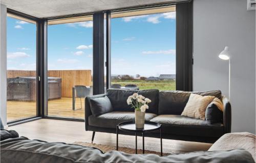 Hvidbjerg Strand House | Elegant Retreat in Børkop: Wifi, Hot Tub & Family Friendly