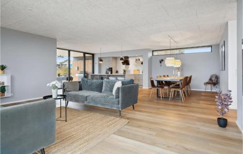 Hvidbjerg Strand House | Elegant Retreat in Børkop: Wifi, Hot Tub & Family Friendly