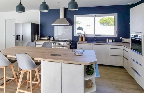 Barbatre House | Comfortable Family Vacation Home with Oceanfront Views