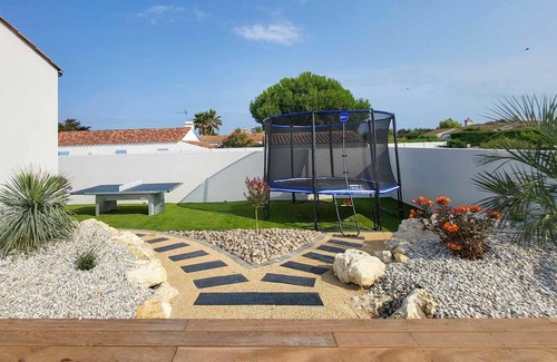 Barbatre House | Comfortable Family Vacation Home with Oceanfront Views