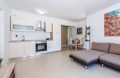 Susica House | Exceptional 3 Bedroom Retreat with Oceanfront Views