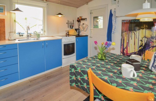 Bog By House | Cozy Cottage Overlooking Grønsund with Spa & Breakfast