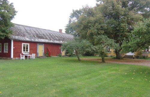 Borgholm House | Idyllic Vacation Home with Oceanfront and Spa Amenities
