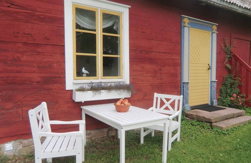 Borgholm House | Idyllic Vacation Home with Oceanfront and Spa Amenities