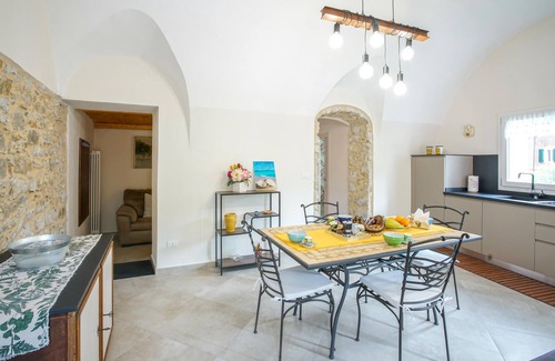 Costarainera House | Stunning home in Costarainera