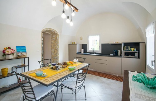 Costarainera House | Stunning home in Costarainera