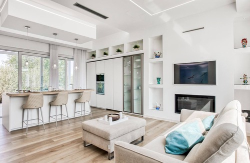 Catenanuova House | Modern Vacation Home with Pool and Spa for Ultimate Relaxation