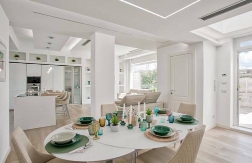 Catenanuova House | Modern Vacation Home with Pool and Spa for Ultimate Relaxation