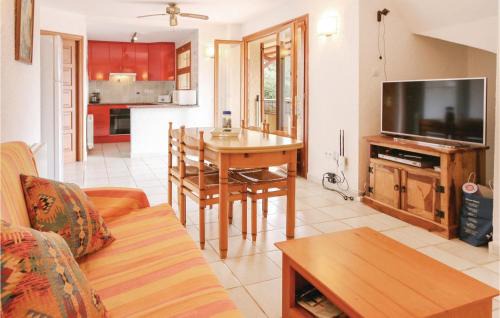 Rio d'Oro House | Inviting 4 Bedroom Home with Pool in Calonge for Families