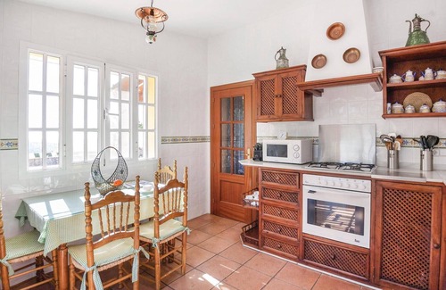 Constantina House | Beautiful 4 Bedroom Stay with Private Pool in Constantina