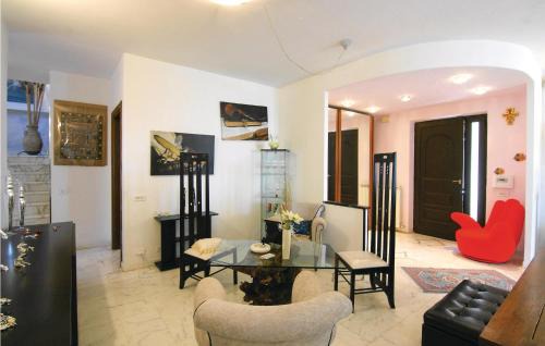 Carrara House | Relaxing Home in Codena with Jacuzzi and Pool Access