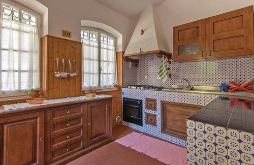 Cortona House | Idyllic 7 Bedroom Retreat in Cortona AR with Pool & Spa