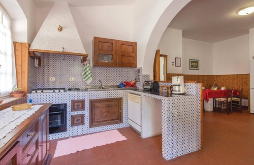 Cortona House | Idyllic 7 Bedroom Retreat in Cortona AR with Pool & Spa