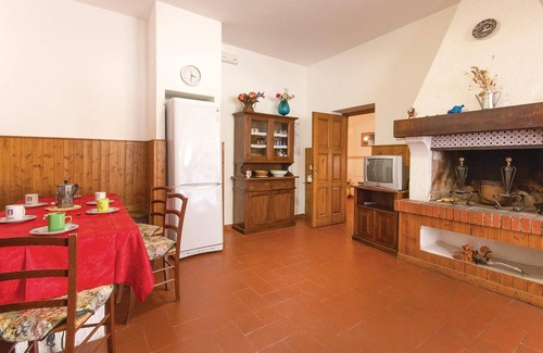 Cortona House | Idyllic 7 Bedroom Retreat in Cortona AR with Pool & Spa