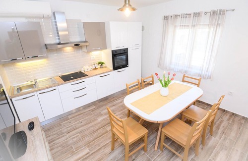 Trilj House | Idyllic Retreat with Pool and Ocean View, Rated 10/10