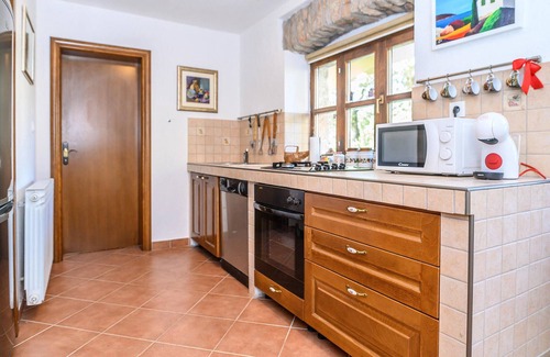 Trilj House | Idyllic Retreat with Pool and Ocean View, Rated 10/10