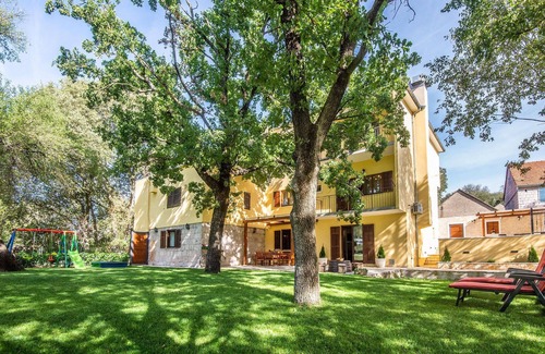 Trilj House | Idyllic Retreat with Pool and Ocean View, Rated 10/10