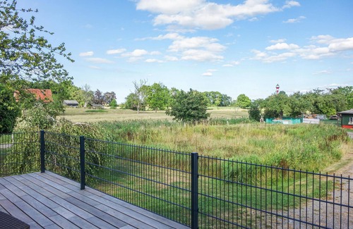 Bielenberg House | Relaxing 1 Bedroom Retreat in Drochtersen with Lake View