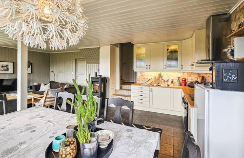 Vinje House | Stunning home in Edland with sauna