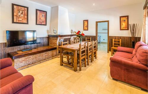 Las Lagunillas House | Charming Retreat in Priego De Cordoba with Pool & Wifi