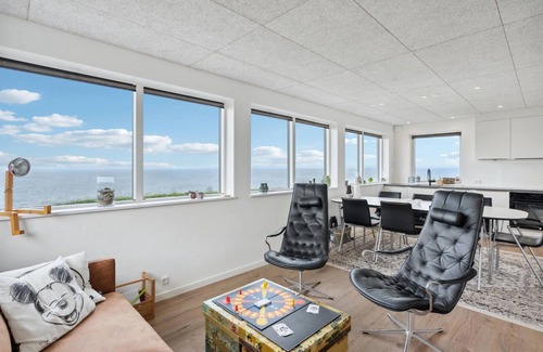 Esbjerg House | Comfortable 2 Bedroom Getaway with Oceanfront Views