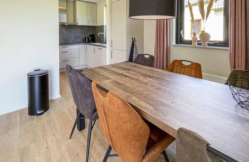Ewijk House | Family-Friendly 3 Bedroom Stay with Lake View in Ewijk