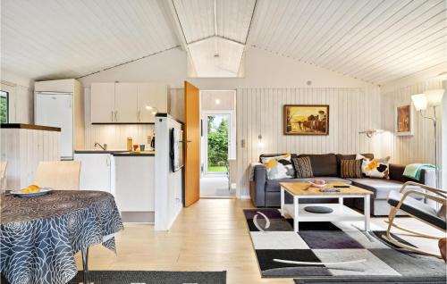 Farvang House | Comfortable Retreat in Fårvang with Family Kitchen Access