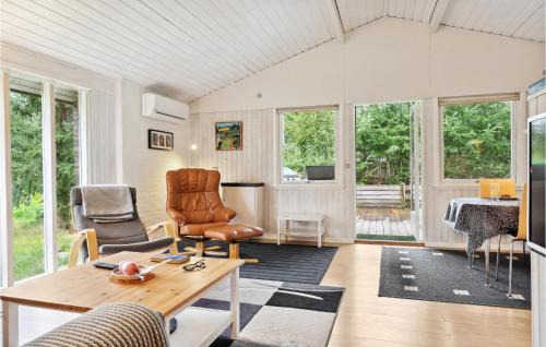 Farvang House | Comfortable Retreat in Fårvang with Family Kitchen Access