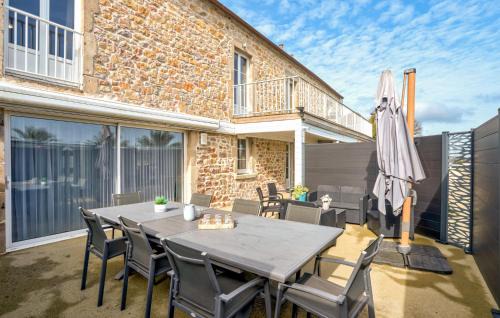 L'Etang-Bertrand House | Cozy Getaway at Nice Home in Létang-Bertrand with Pool