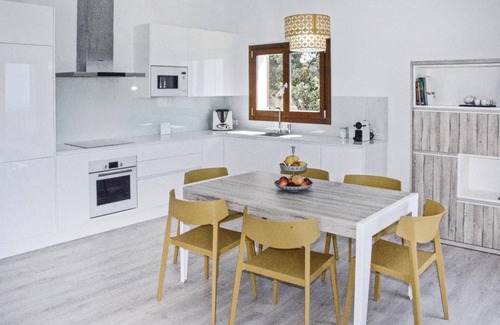 Galilea House | Spacious 3-Bedroom Retreat with Private Pool in Galilea