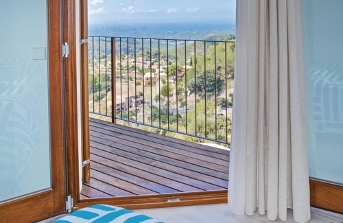 Galilea House | Spacious 3-Bedroom Retreat with Private Pool in Galilea
