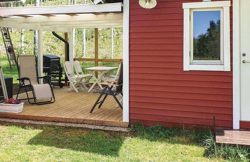 Granna House | Cozy Red Cottage in Bjällebäck: Tranquil Forest Escape