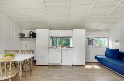 Hampen House | Cozy Hampen Retreat with Free Wifi & Family-Friendly Amenities