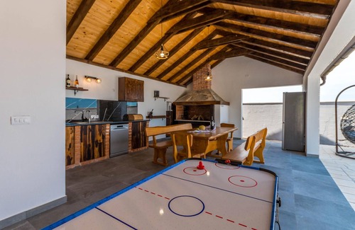 Sveti Filip i Jakov House | Discover a Beautiful Vacation Home in Gornje Rastane