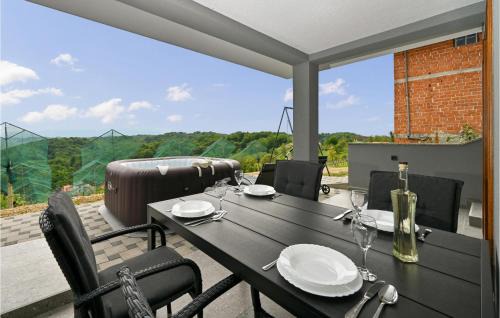 Veliko Trgovisce House | Family-Friendly Retreat in Veliko Trgovisce with Hot Tub