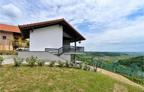 Veliko Trgovisce House | Family-Friendly Retreat in Veliko Trgovisce with Hot Tub
