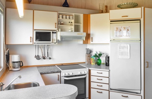 Haurvig House | Cozy Cottage with Ocean View and Spa Amenities Await