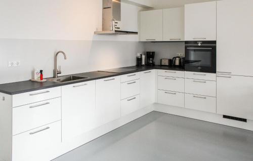 Idskenhuizen House | Stunning Home In Idskenhuizen - With Wifi