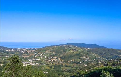 Laureana Cilento House | Cozy Retreat in Laureana Cilento with Wifi & Hot Tub