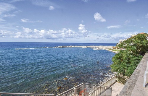 Sangineto House | Spacious 6-Bedroom Retreat in Beautiful Sangineto Lido