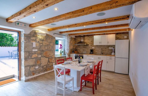 Jadranovo House | Family-Friendly Villa Vele Skale Steps from the Beach